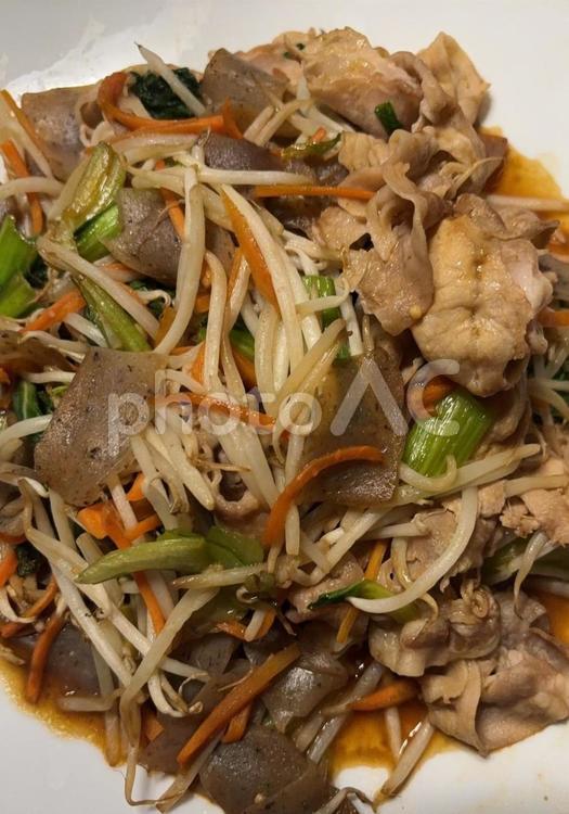 豚肉と青梗菜など野菜の炒め物アップ写真 豚肉の野菜炒め,野菜炒め,炒め物の写真素材