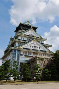 大阪城公園から見た天守閣 大阪城公園から見た天守閣 天守閣,大阪城,大阪の写真素材