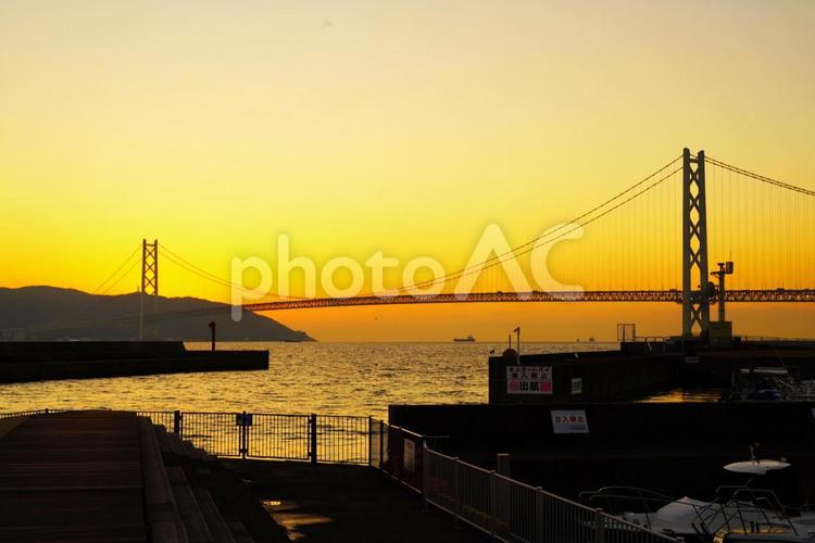 夕暮れ時の明石海峡大橋 明石海峡大橋,明石,橋の写真素材