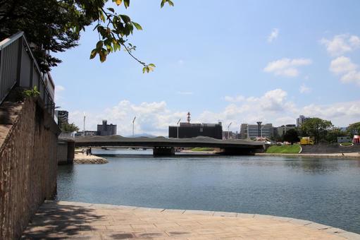 北九州市役所と小倉城、 北九州市役所と小倉城、 北九州市,北九州市役所,小倉北区の写真素材
