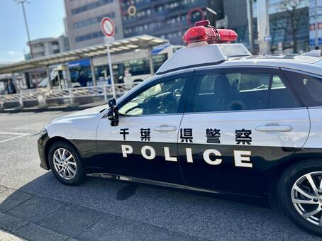 パトカーと街の風景 警察,警察車両,パトカーの写真素材