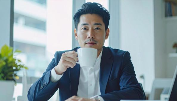 休憩するビジネスマン 休憩するビジネスマンの写真