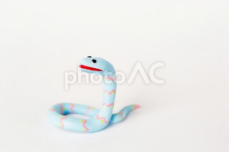 たそがれるピンクの波線の蛇 蛇,クレイアート,動物の写真素材