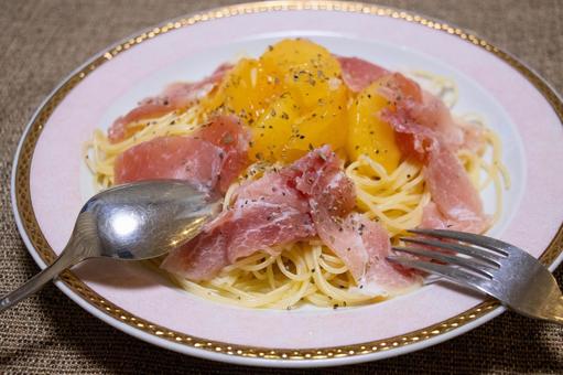 夏のお昼 フルーツと生ハムの冷製パスタ 夏のお昼 フルーツと生ハムの冷製パスタ パスタ,スパゲティ,生ハムの写真素材