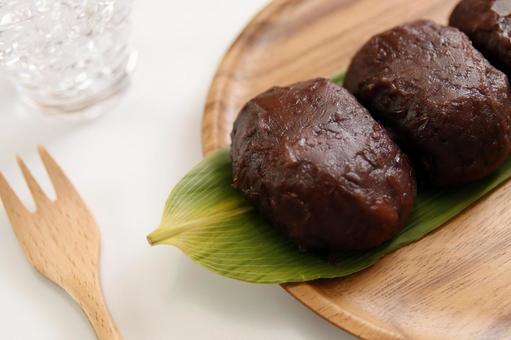 和菓子のおはぎ三個盛り おはぎ,和菓子,スイーツの写真素材
