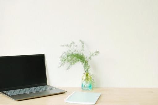 desk with computer, डेस्क, दफ्तर, नोटबुक पीसी, JPG