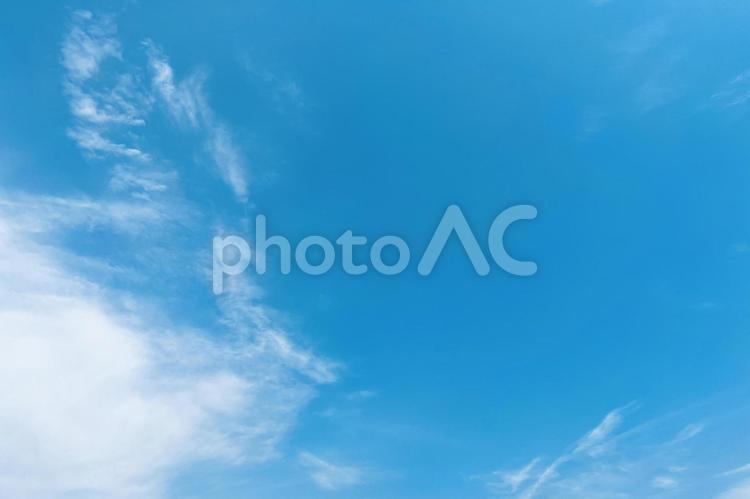 ある風が強い日の空　１ 空,雲,晴天の写真素材