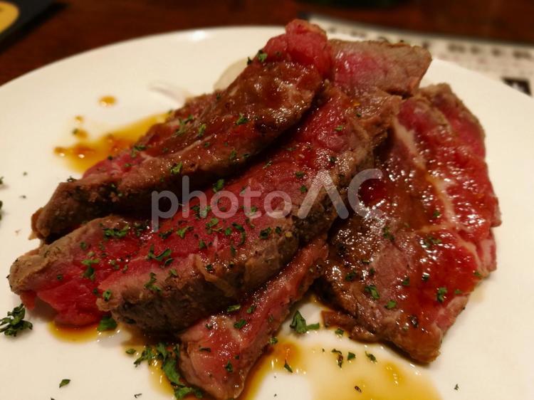 T.T BREWERYのローストビーフ ローストビーフ,牛肉,居酒屋の写真素材