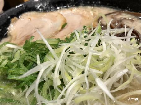 ねぎ盛り豚骨ラーメン ラーメン,豚骨,ねぎの写真素材