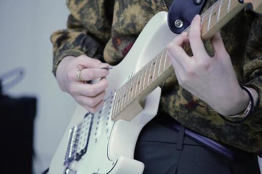 エレキギター（ストラト　白） ギター,エレキギター,ミュージシャンの写真素材