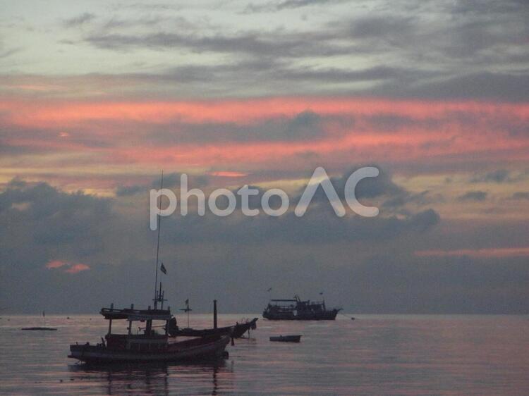 タオ島（タイ・ダイバーの聖地）のビーチ、夕暮れ時 タオ島,タオ,タイの写真素材