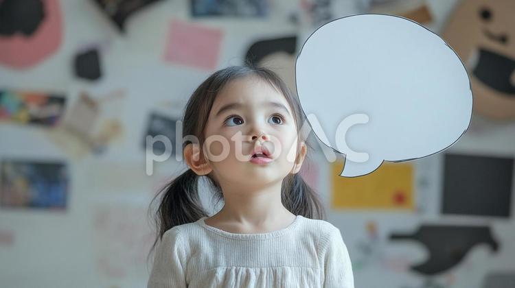 女の子と漫画の吹き出し 女の子,日本人,子供の写真素材
