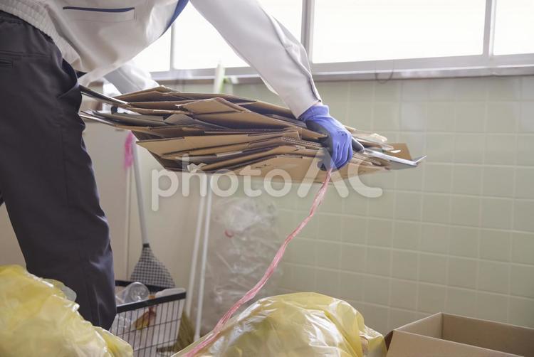 実家の片付けと不用品の分別作業 ゴミ屋敷,清掃代行,顔なしの写真素材