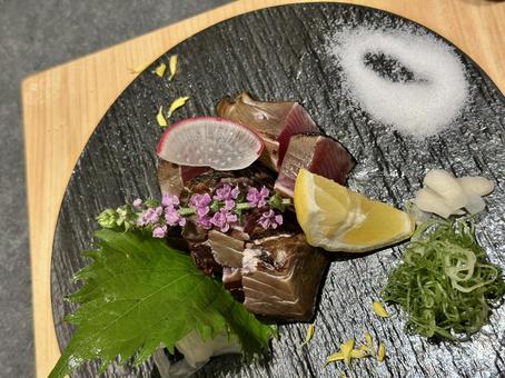 香ばしく炙った鰹のたたき盛り 香ばしく炙った鰹のたたき盛り かつお,刺身,カツオの写真素材