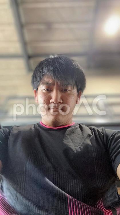 険しい表情の男性 男性,険しい,顔の写真素材