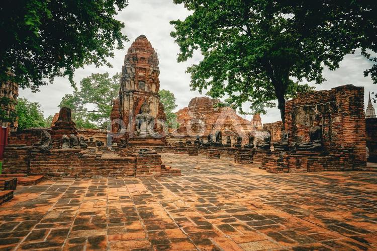アユタヤの遺跡（タイ王国） 仏像,煉瓦,遺跡の写真素材
