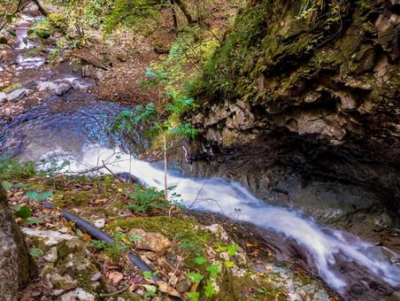 風挙の滝を上から 風挙の滝,滝,紅葉の写真素材