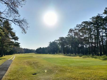 早朝のゴルフ場 ゴルフ場,ゴルフ,フェアウェイの写真素材