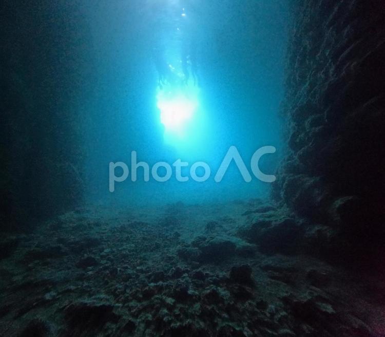 ダイビング　青の洞窟 海,ダイビング,レジャーの写真素材