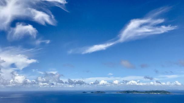 沖縄の海と空の写真