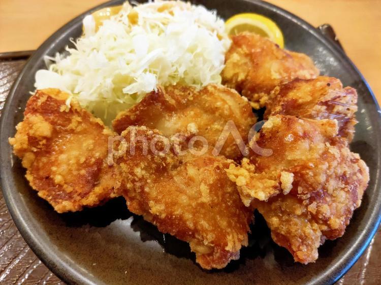 皿盛りの唐揚げ 唐揚げ,鶏肉,トリニクの写真素材