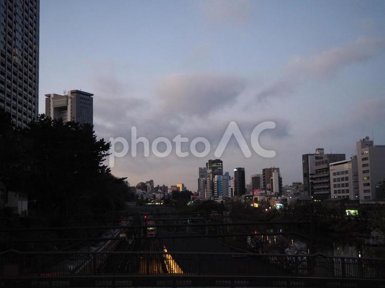 飯田橋駅から臨む景色 飯田橋駅,千代田区,朝焼けの写真素材
