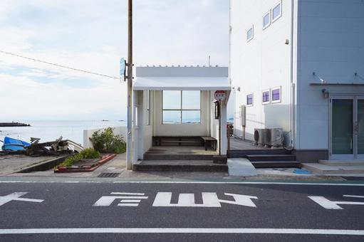 神奈川 真名瀬バス停2 真名瀬バス停,海の見えるバス停,エモいバス停の写真素材