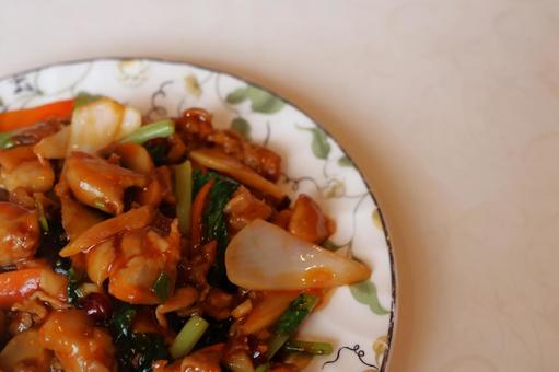 中華料理店の鶏肉のピリ辛炒め 中華料理店の鶏肉のピリ辛炒めの写真