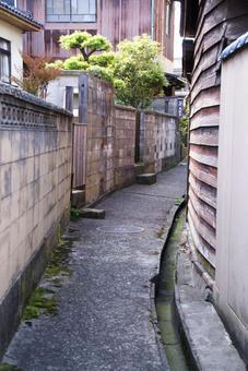 カーブした路地 カーブした路地の写真