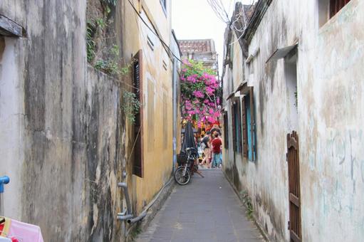 ベトナムホイアンの路地風景 ベトナム,ホイアン,路地の写真素材