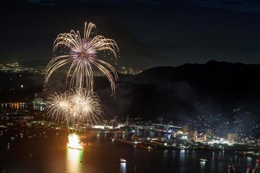 呉海上花火大会2025終盤1 呉海上花火大会2025終盤1 花火,花火大会,海上花火大会の写真素材