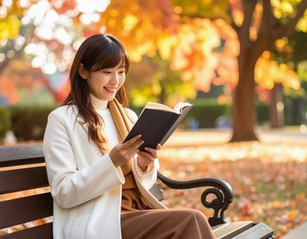 公園で読書をする女性3 公園で読書をする女性3の写真