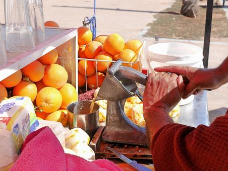 モロッコのサフィのオレンジジュースの屋台 オレンジジュース,オレンジジュース屋,生搾りオレンジジュースの写真素材