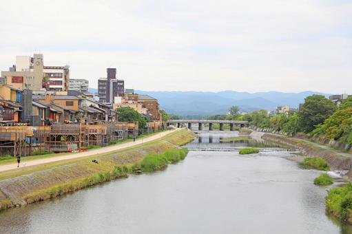 鴨川の納涼床 鴨川の納涼床の写真