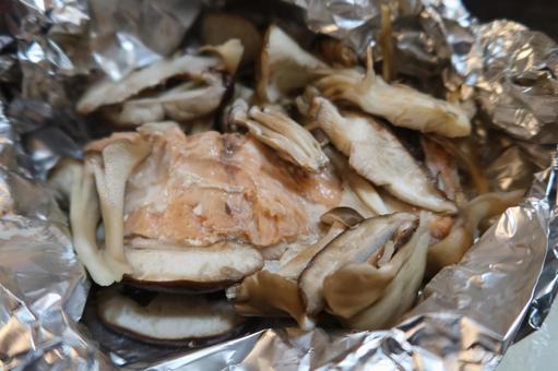 手づくり秋鮭のホイル焼き(アップ) 手づくり秋鮭のホイル焼き(アップ) 鮭,秋,サーモンの写真素材