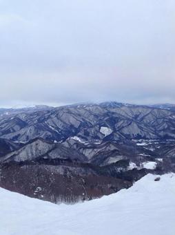上から見下ろす雪山 上から見下ろす雪山の写真