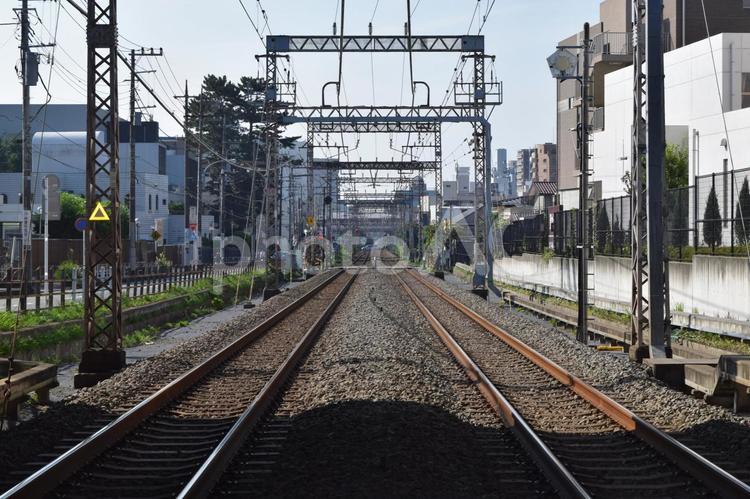 踏切からの風景 線路,踏切,鉄道の写真素材