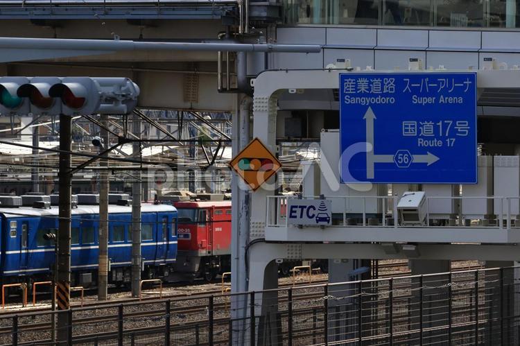 さいたま新都心駅周辺の交通風景 埼玉県,さいたま新都心駅,駅前の写真素材