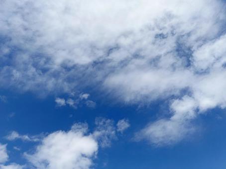 爽やかな青空と雲の背景素材_015 爽やかな青空と雲の背景素材_015の写真