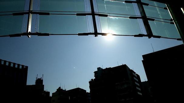 ビルと太陽 ビルと太陽の写真