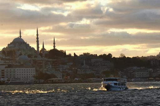 海峡とモスクの写真