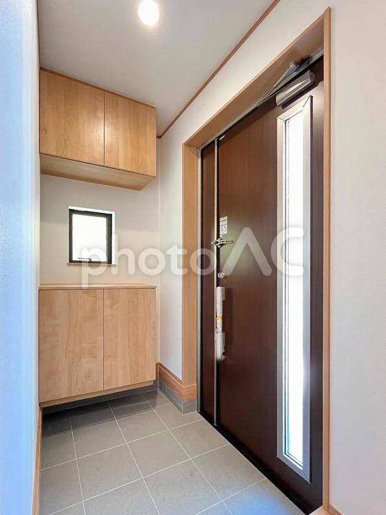 戸建て住宅の玄関 玄関,玄関ホール,玄関ドアの写真素材