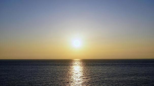 海の夕方の風景 海の夕方の風景 夕,海,太陽の写真素材