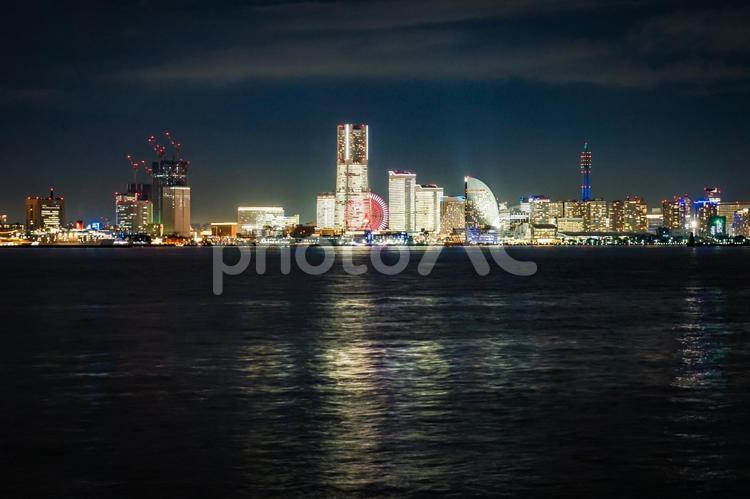 横浜みなとみらいの夜景（全館ライトアップ時） 横浜みなとみらい,全館ライトアップ,クリスマスの写真素材