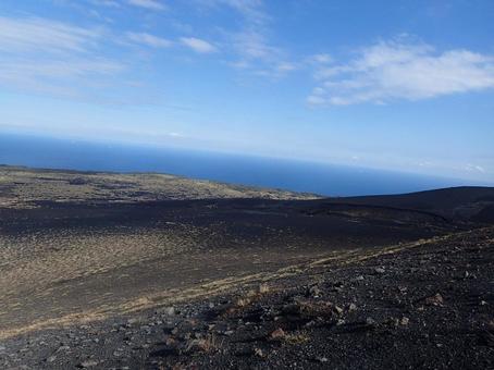 伊豆大島の三原山 伊豆大島の三原山 三原山,伊豆大島,裏砂漠の写真素材