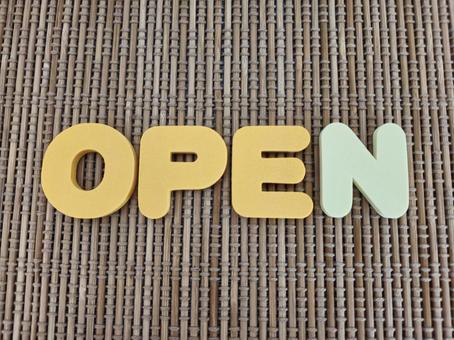 竹を背景にしたOPENの文字列 竹を背景にしたOPENの文字列の写真