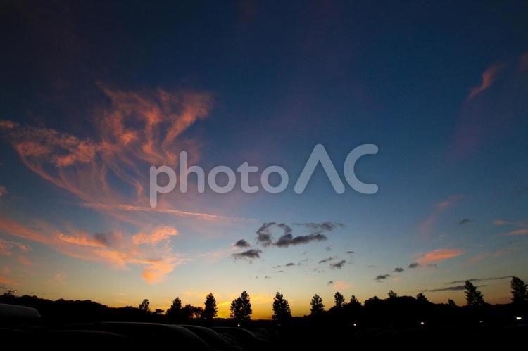 駐車場の夕焼け 夕焼け,夕日,焼けるの写真素材