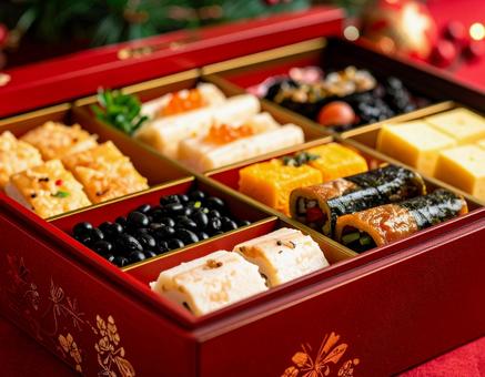 赤い重箱に詰められたおせち料理 赤い重箱に詰められたおせち料理の写真