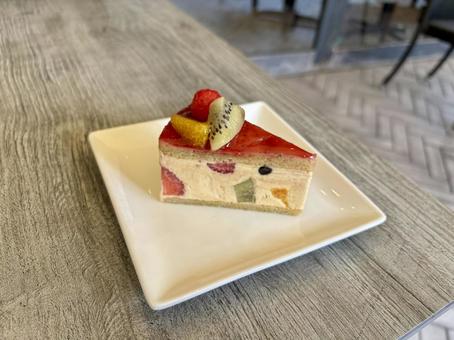 フルーツのケーキ1 ケーキ,フルーツ,キウイの写真素材