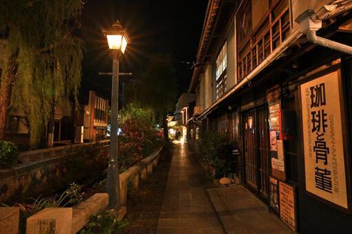 夜の幻想的な下田ペリーロードの小道 ペリーロード,小江戸,下町の写真素材